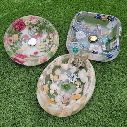 Pias em resina com flores, conchas e tema personalizado
